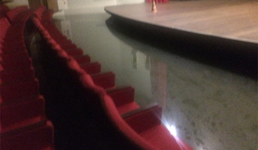 Notícia - Vídeo: Teatro Elias Angeloni alagado