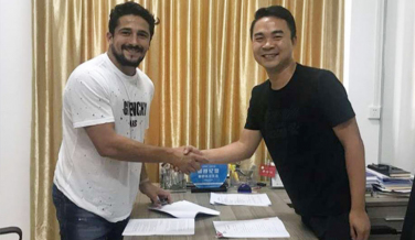 Notícia - Aloísio “Boi Bandido” renova com time chinês