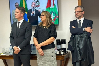 Notícia - Tribunal de Justiça empossa três novos juízes de direito de 2º grau em SC