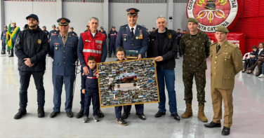 Notícia - Cerimônia oficializa troca de comando no 4º Batalhão dos Bombeiros