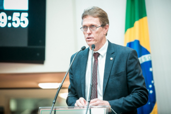 Notícia - [Áudio] Projeto de lei propõe prevenção ao suicídio em escolas com ações de conscientização