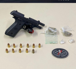 Notícia - Polícia Militar encontra arma de fogo e drogas em veículo e prende casal no Balneário Rincão
