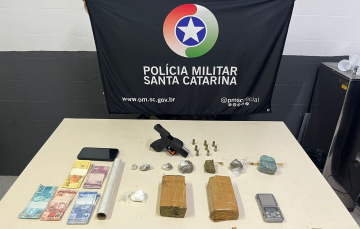 Notícia - Jovem é preso com arma e quase um quilo de maconha em Criciúma