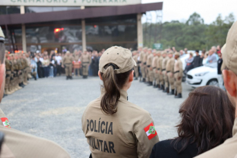 Notícia - Homenagens e comoção marcam despedida de PM morto em Criciúma