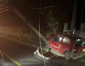Notícia - Motorista embriagado colide contra poste em Garopaba