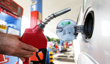 Notícia - Litro da gasolina pode ficar abaixo dos R$ 6 nos próximos dias 