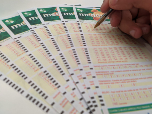 Notícia - Mega-Sena sorteia prêmio de mais de R$ 5 milhões nesta quinta-feira