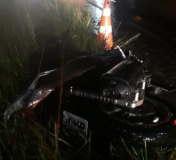 Notícia - Grave acidente entre duas motos mata um dos condutores em Garopaba