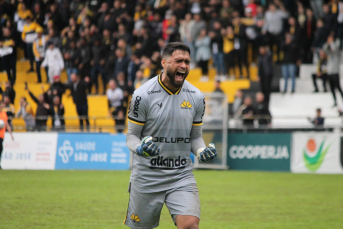 Notícia - Gustavo confirma renovação de contrato com o Criciúma
