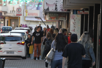 Notícia - Dia dos Pais inicia ações da Rua Comercial Henrique Lage