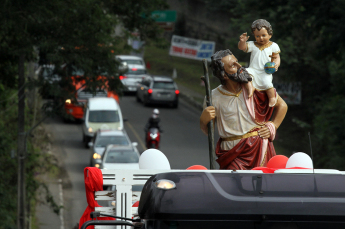 Notícia - Festa de São Cristóvão reúne centenas de fiéis