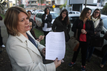 Notícia - Professores cobram cortes em programa estadual de educação