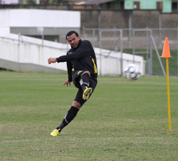 Notícia - Mazola começa a preparar o time para sábado