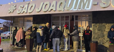 Notícia - [Vídeo] Ela tá vindo! Turistas lotam São Joaquim à espera da neve