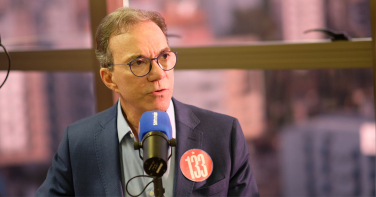 Notícia - Décio Lima defende ações do governo Lula e critica sistema financeiro durante debate