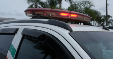 Notícia - Homem atira na esposa dentro de casa em Cocal do Sul e foge; mulher está em estado grave