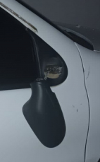 Notícia - Mulher tenta destruir carro após confusão em motel de Criciúma
