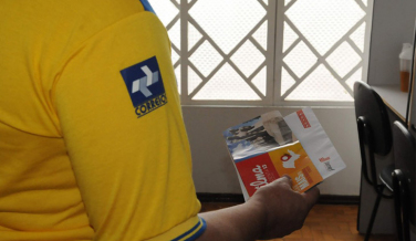Notícia - Entenda a entrega de “santinhos” feita pelos Correios