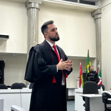 Notícia - Homem é condenado a 25 anos por matar vizinha em Criciúma