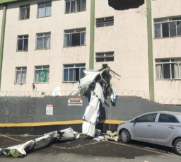 Notícia - Queda de avião em Belo Horizonte deixa dois mortos e três em estado grave