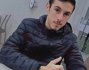 Notícia - Jovem morre ao ser arremessado para debaixo de ônibus em acidente