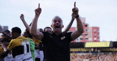 Notícia - Eduardo Baptista fica no Criciúma, garante Thiago Gasparino