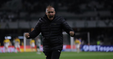 Notícia - Time catarinense embala na Série B, chega a 11 jogos invicto e mira marcas históricas