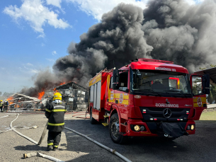 Notícia - Perícia explica como iniciou o incêndio de grandes proporções em indústria de Criciúma