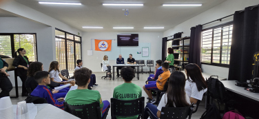 Notícia - Estudantes conhecem trajetórias e lições de empresários no Clube do Jovem Empreendedor