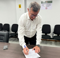 Notícia - Ricardo Fabris assume como prefeito interino de Criciúma