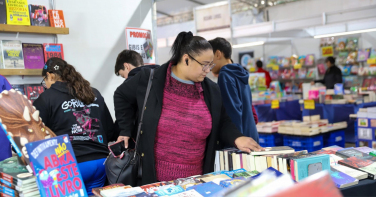Notícia - Feira do Livro de Criciúma começa com homenagem à história da imprensa