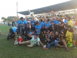 Notícia - É do Renascer a taça do Municipal Amador