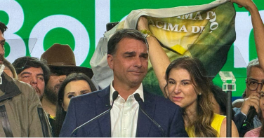 Notícia - PL oficializa Flávio Bolsonaro como candidato à Presidência; SC tem convenção marcada