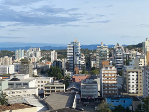 Notícia - [Áudio] Quase 30°C e ventos fortes em Criciúma