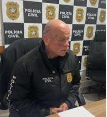 Notícia - Mãe é presa por morte de bebê esfaqueada no pescoço