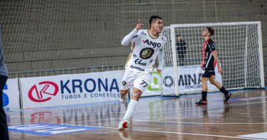 Notícia - Eleito melhor pivô da Série Ouro, Saymon renova com o Criciúma Futsal