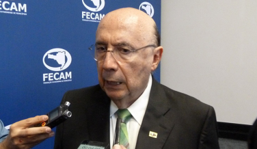 Notícia - Meirelles acredita que os eleitores precisam conhecer a sua história à frente da Fazenda e do Banco Central