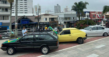 Notícia - Encontro em Cocal do Sul reúne carros antigos, música e atrações para a comunidade
