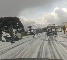 Notícia - [Vídeo] Queda de granizo provoca acidente entre quatro veículos na Serra