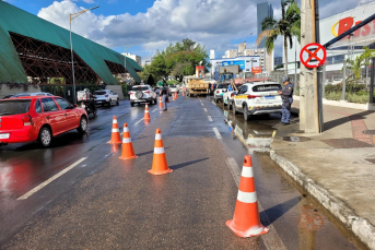 Notícia - Criciúma: rompimento de adutora deixa trânsito da Centenário em meia pista