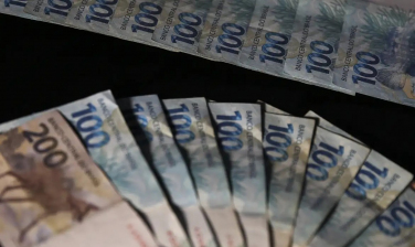 Notícia - Alíquota do ICMS sobre compras internacionais sobe de 17% para 20%