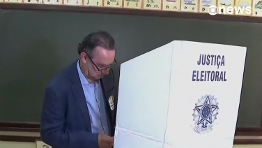 Notícia - Augusto Cury é mais um dos presidenciáveis a votar