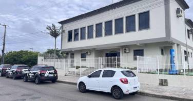 Notícia - Câmara de Laguna promete transparência e colaboração com investigação que afastou presidente