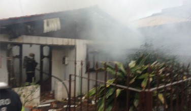 Notícia - Incêndio atinge residência no bairro São Cristóvão (ATUALIZADA)