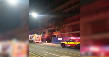 Notícia - Incêndio atinge elevador de carga em obra e mobiliza bombeiros em Criciúma