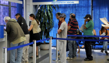 Notícia - Mais de 178 mil brasileiros convocados para perícia médica