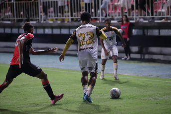 Notícia - Com dois jogadores expulsos, Criciúma empata com o Joinville em 0 a 0