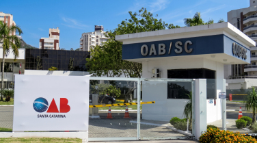 Notícia - Após dizer que advogados “estudam para roubar”, vereador enfrenta pedido por quebra de decoro