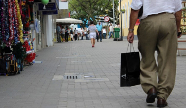 Notícia - Procon e CDL alertam sobre obrigatoriedade de preços em vitrines