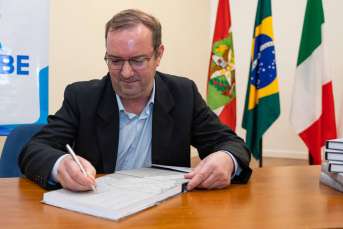 Notícia - Livro sobre os 150 anos da imigração italiana será lançado nesta segunda-feira